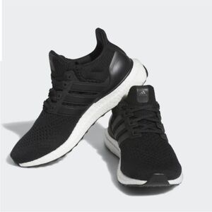 Adidas women’s sneakers black and white size 8 new